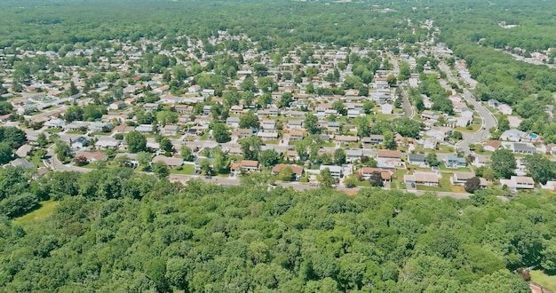 Panoramaansicht-Wohnviertel in der amerikanischen Stadt in Monroe, New Jersey, USA