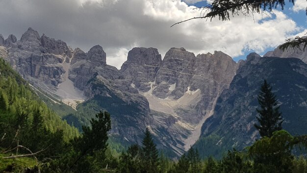 Foto panoramablick auf berge gegen den himmel