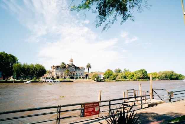 Foto panoramablick auf boote am tigre-fluss tigre buenos aires argentinien