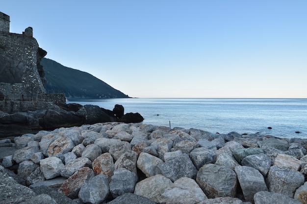 Panoramablick auf das Meer in Ligurien in Camogli