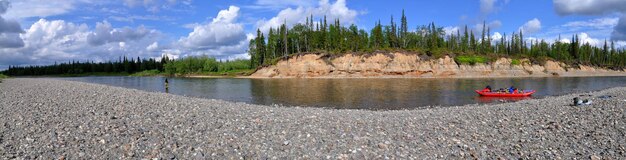 Panoramablick auf den Fluss