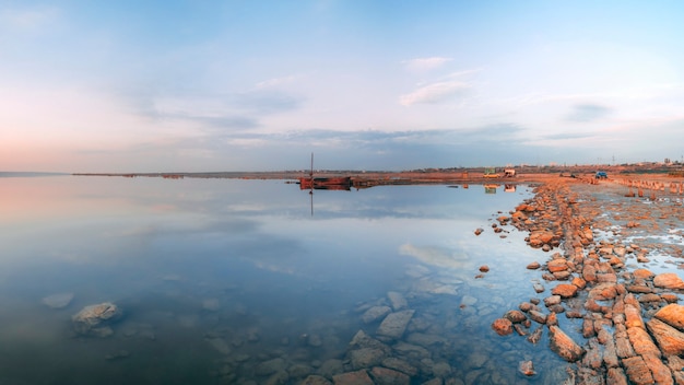 Panoramablick auf den Salzsee bei Sonnenuntergang