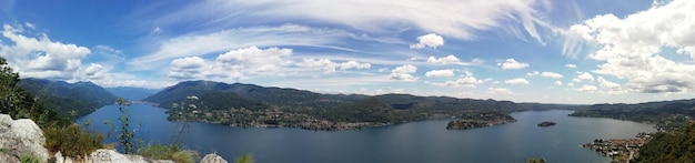 Foto panoramablick auf den see und die berge gegen den himmel