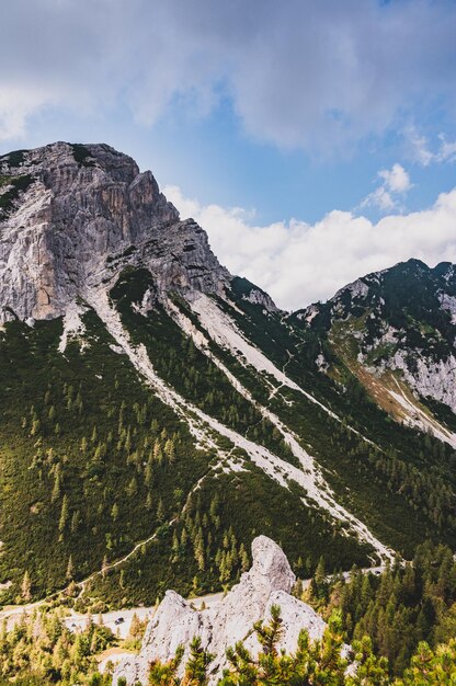 Panoramablick auf den Vrsic-Gebirgspass Nationalpark Triglav Slowenien Triglav, der höchste slowenische Berg, wunderschöne Berglandschaft