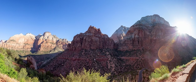 Panoramablick auf die amerikanische Berglandschaft, sonniger Morgenhimmel, Zion-Nationalpark