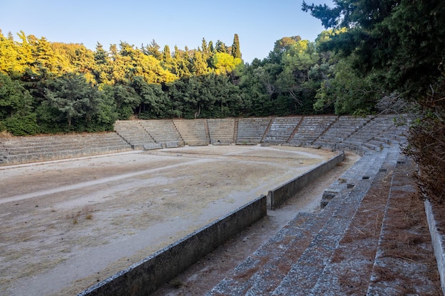 Panoramablick auf die antike Stadt Rhodos mit dem antiken Stadion und der Akropolis Insel Rhodos Griechenland