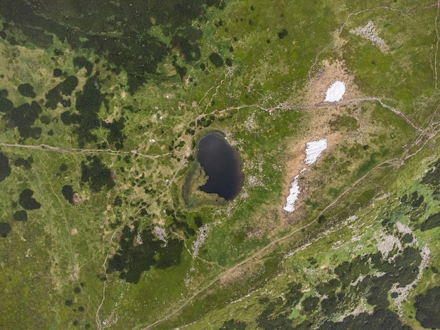 Panoramablick auf die Berge im Sommer Wanderziel Almwiese