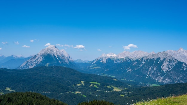 Panoramablick auf die Berge in Tirol Österreich