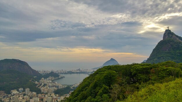 Panoramablick auf die Bucht von Botafogo in Rio de Janeiro