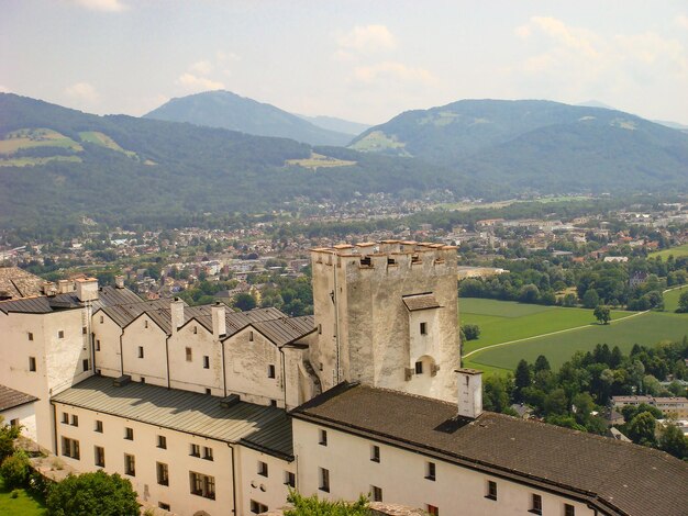 Panoramablick auf die Festung an einem Sommertag Salzburg Österreich