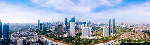 Panoramablick auf die Innenstadt von Jakarta am Morgen