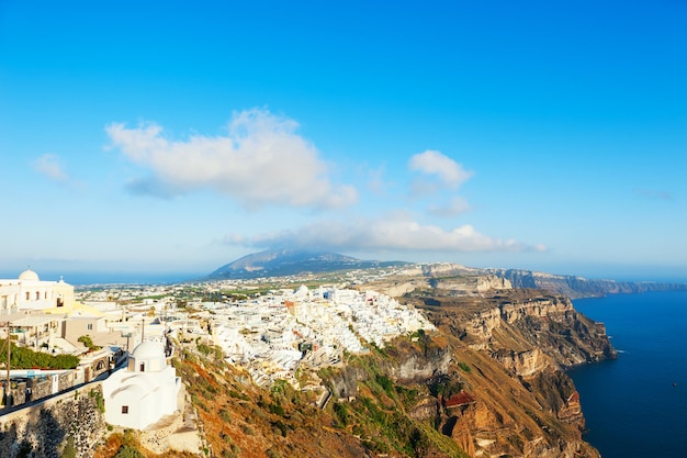 Panoramablick auf die Insel Santorini, Griechenland. Sommerlandschaft