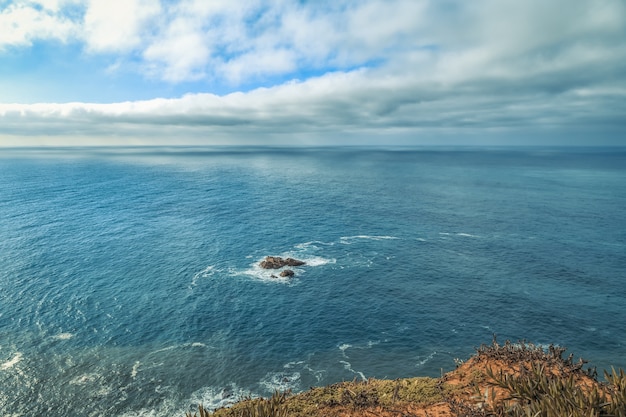 Panoramablick auf die Küste in Cabo da Roca, Distrikt Lissabon, Portugal.