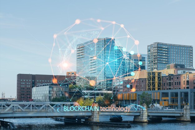 Panoramablick auf die malerische Stadt Boston Harbor zur Tageszeit Massachusetts Gebäudehüllen der finanziellen Innenstadt Technologisches Bildungszentrum Blockchain- und Kryptografie-Konzepthologramm