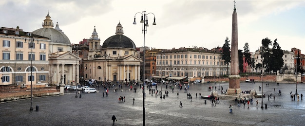 Panoramablick auf die Piazza del Popolo in Rom, Italien