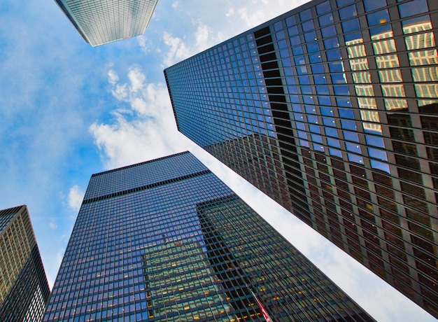 Panoramablick auf die Skyline und die hohen Wolkenkratzer des Finanzviertels von Toronto