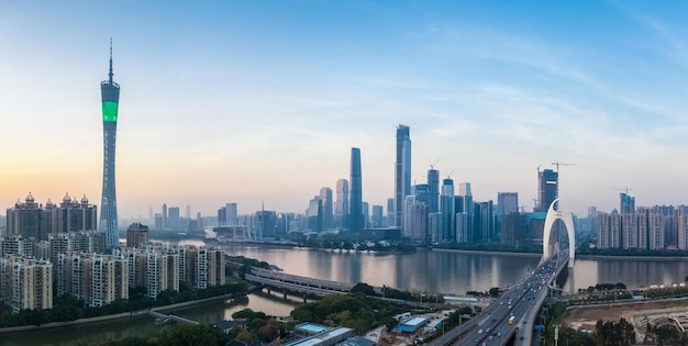 Panoramablick auf die Skyline von Guangzhou bei DämmerungxA