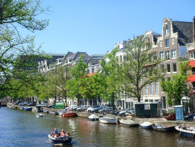 Panoramablick auf die Stadt am sonnigen Tag Amsterdam Niederlande