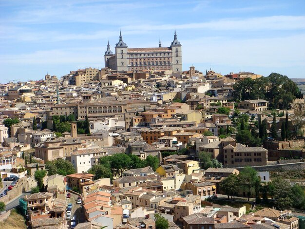 Panoramablick auf die Stadt am sonnigen Tag Toledo Spanien