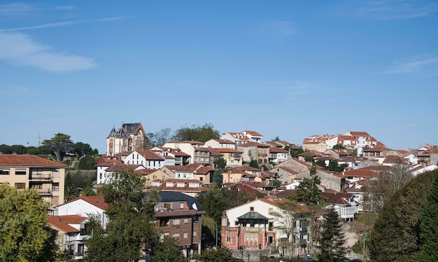 Panoramablick auf die Stadt Comillas Kantabrien Nordspanien