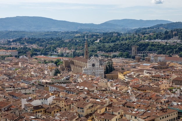 Panoramablick auf die Stadt Florenz von der Kuppel der Kathedrale von Florenz (Cattedrale di Santa Maria del Fiore)