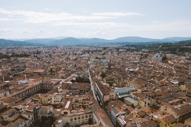 Panoramablick auf die Stadt Florenz von der Kuppel der Kathedrale von Florenz (Cattedrale di Santa Maria del Fiore)