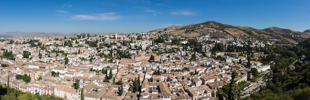 Panoramablick auf die Stadt Granada in Spanien