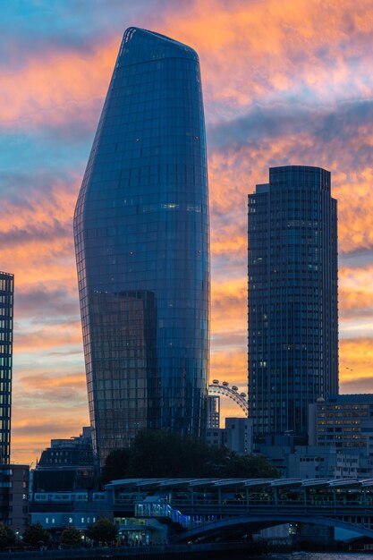 Panoramablick auf die Stadt London in einem magischen Sonnenuntergang London Vereinigtes Königreich