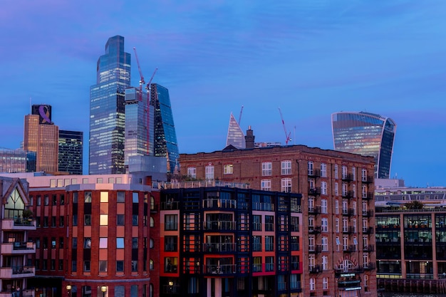 Panoramablick auf die Stadt London in einem magischen Sonnenuntergang London Vereinigtes Königreich