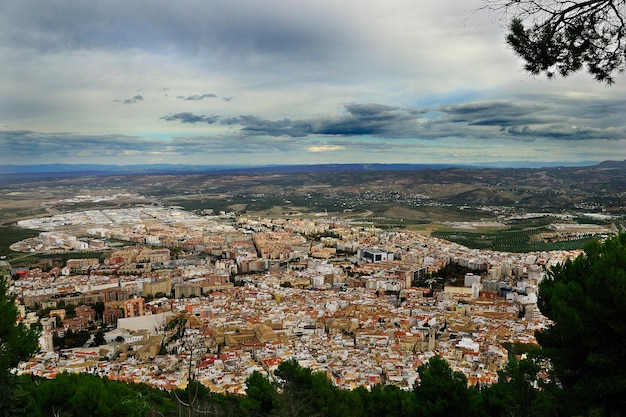 Panoramablick auf die Stadt und Hauptstadt Jaen