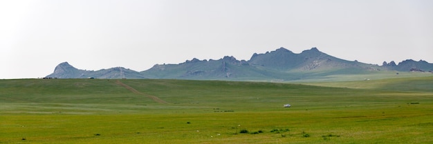 Panoramablick auf die Steppen der Mongolei