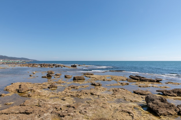 Panoramablick auf die Terrazza Mascagni (Mascagni-Terrasse) vor dem Ligurischen Meer an der Westküste der Toskana in Livorno