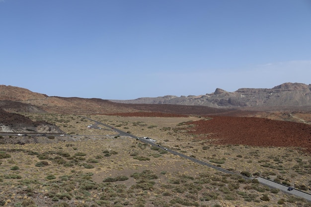 Panoramablick auf die Vulkanlandschaft vor dem Meer vom Gipfel des Teide auf Teneriffa