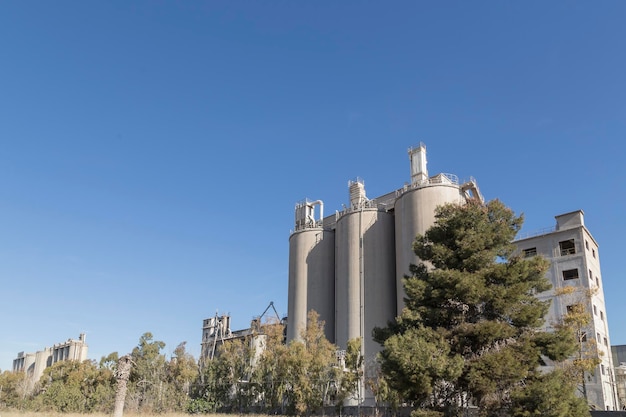 Panoramablick auf die Zementfabrik des Industriegebiets des Hafens von Sagunto Valencia Spanien