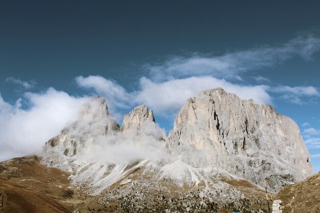 Foto panoramablick auf felsige berge gegen den himmel