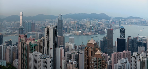 Panoramablick auf Kowloon und Victoria Harbour