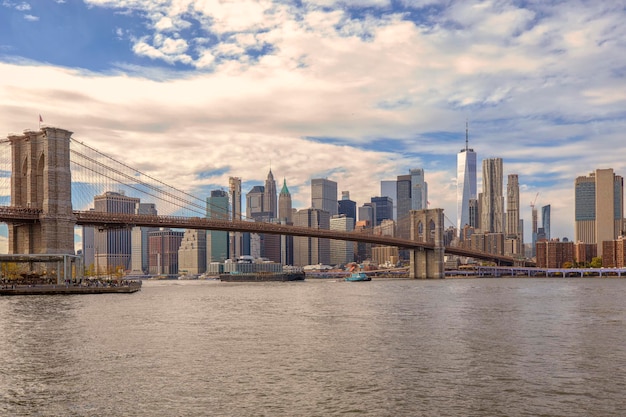 Panoramablick auf Manhattan und die Brooklyn Bridge