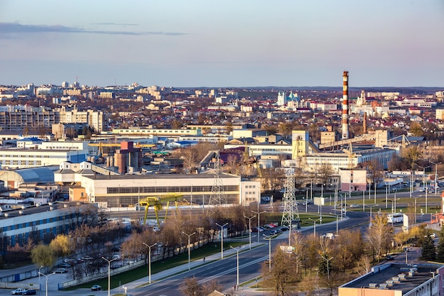 Panoramablick auf Neubaugebiet Hochhausgebiet Stadtentwicklung Wohnquartier am Abend aus der Vogelperspektive