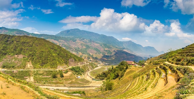 Panoramablick auf terrassiertes Reisfeld in Sapa, Lao Cai, Vietnam