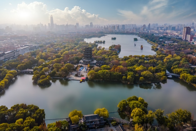 Panoramablick aus der Luft auf Daming Lake in Jinan