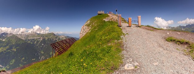 Panoramablick vom Aussichtspunkt auf dem Gipfel des Berges Mannlichen in den Schweizer Alpen Schweiz