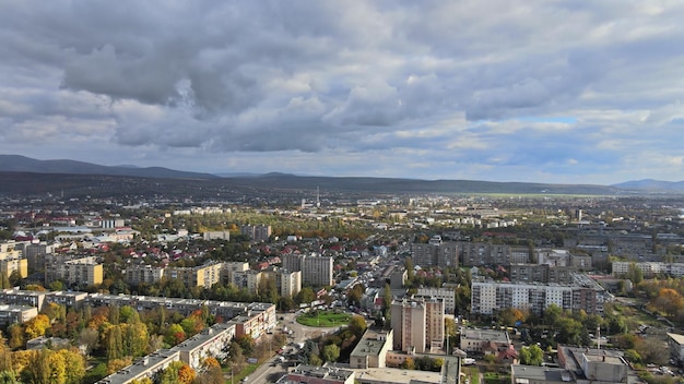 Panoramablick von der Stadt Uzhgorod in Transkarpatien an einem sonnigen Tag