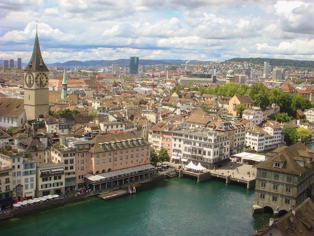 Panoramablick von oben auf die Stadt Draufsicht Zürich Schweiz