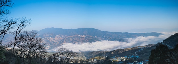 Panoramablick von terassenförmig angelegten Reisfeldern von YuanYang, China