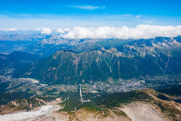 Panoramasicht auf die Stadt Chamonix