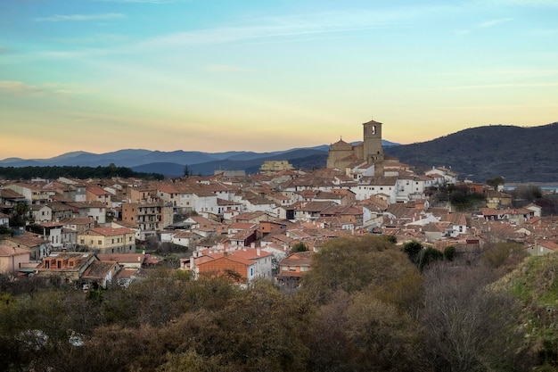 Panorâmica da vila de Hervás, em Cáceres, Extremadura. Casas, igreja e bairro judeu.