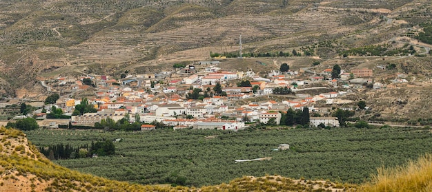 Panorâmica da vila rural e romântica de Villanueva de las Torres, Granada - Espanha