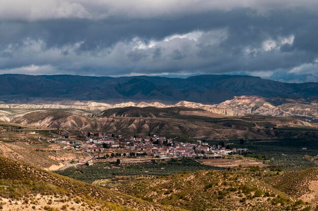 Panorâmica da vila rural e romântica de villanueva de las torres granada