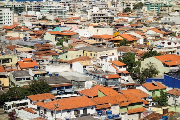 Panorámica del paisaje urbano de Cabo Frio, Río de Janeiro, Brasil. Edificios de la ciudad costera