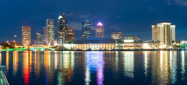 Panorámica urbana del horizonte de la ciudad de Downtwon de Tampa, Florida